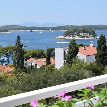 Hostel Zorana Χβαρ